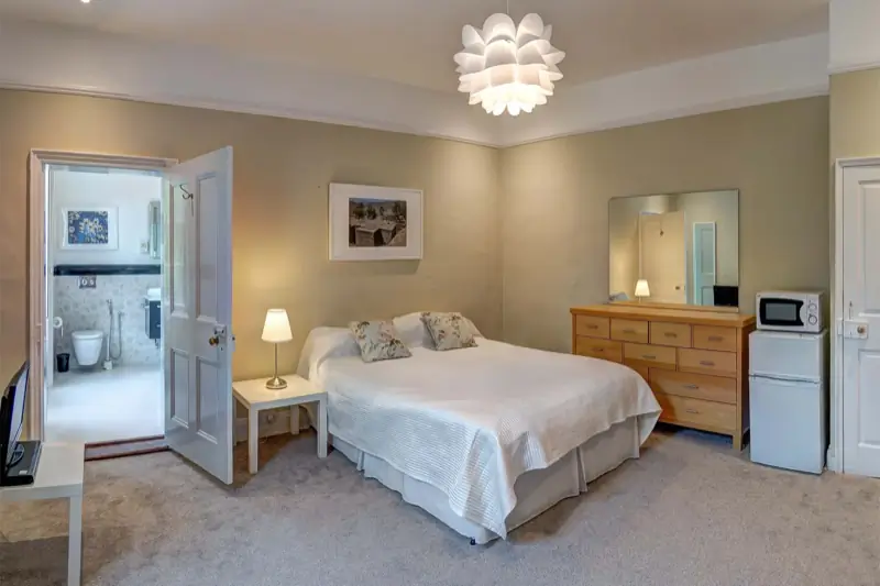 Lingwood Hall main bedroom detail